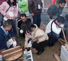 �H���ł̖{�i�I�ȕĐ����ɊF�^���ł�